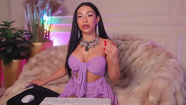 Snapshot of Anais_Bloom chatting on July 20, 2026, 7:27 pm Anais Bloom online show from July 20, 2026, 7:27 pm