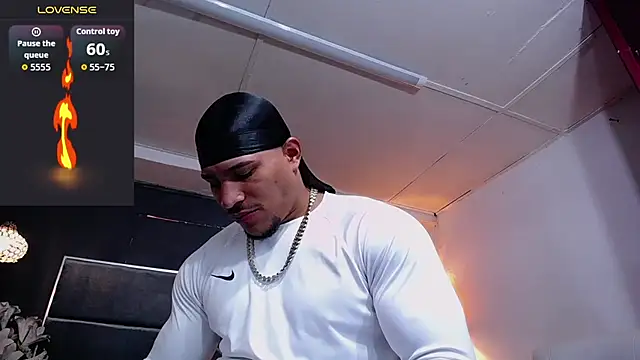 Snapshot of teddyfit19cm chatting on December 1, 2025, 2:18 pm teddyfit19cm online show from December 1, 2025, 2:18 pm