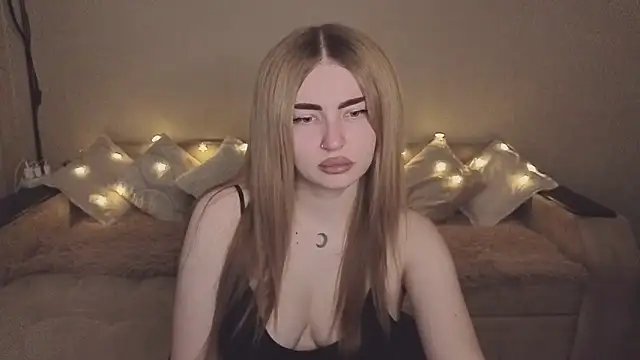 ViolettaLopez online show from November 12, 2025, 12:20 pm