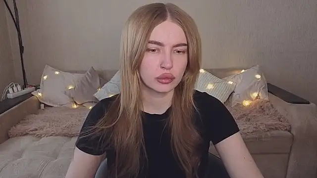 ViolettaLopez online show from May 4, 2026, 1:03 pm