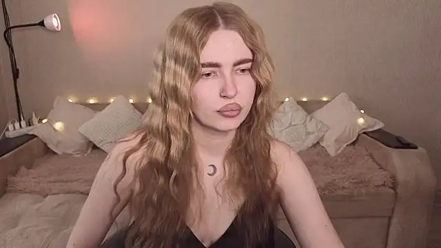 Snapshot of ViolettaLopez chatting on June 9, 2026, 2:29 pm ViolettaLopez online show from June 9, 2026, 2:29 pm