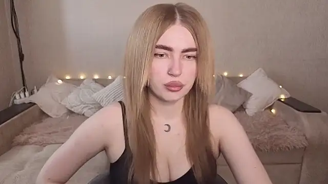 Snapshot of ViolettaLopez chatting on June 8, 2026, 11:22 am ViolettaLopez online show from June 8, 2026, 11:22 am