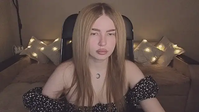 ViolettaLopez online show from November 10, 2025, 12:21 pm