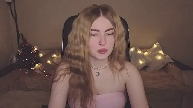 ViolettaLopez online show from December 19, 2025, 12:29 pm