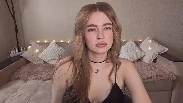 Snapshot of ViolettaLopez chatting on June 17, 2026, 2:05 pm ViolettaLopez online show from June 17, 2026, 2:05 pm