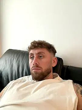 Snapshot of Cata9407 chatting on December 2, 2025, 12:40 pm Cata9407 online show from December 2, 2025, 12:40 pm