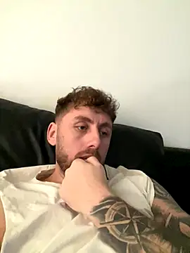 Snapshot of Cata9407 chatting on December 3, 2025, 11:42 am Cata9407 online show from December 3, 2025, 11:42 am