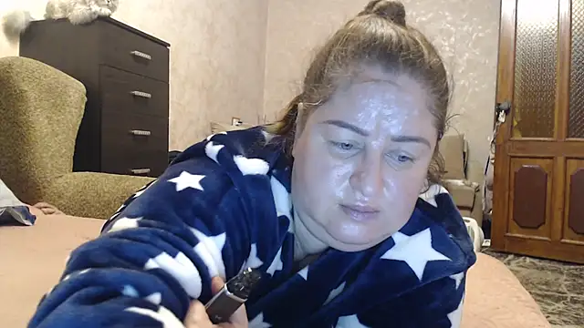 Snapshot of Amy_August chatting on November 29, 2025, 6:02 am Amy August online show from November 29, 2025, 6:02 am