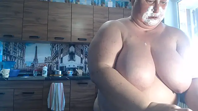 Snapshot of Amy_August chatting on June 21, 2026, 9:59 am Amy August online show from June 21, 2026, 9:59 am