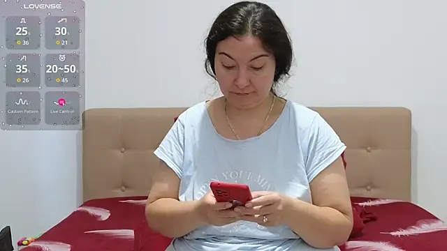 Snapshot of BBW_MILF_4U chatting on October 23, 2025, 6:34 am BBW MILF 4U online show from October 23, 2025, 6:34 am