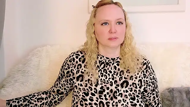 Sarah4you online show from April 30, 2026, 8:49 pm