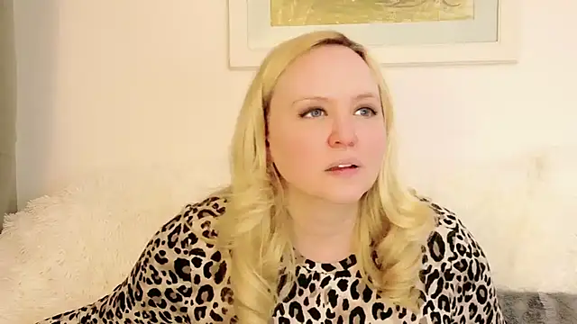 Snapshot of Sarah4you chatting on May 12, 2026, 8:37 pm Sarah4you online show from May 12, 2026, 8:37 pm