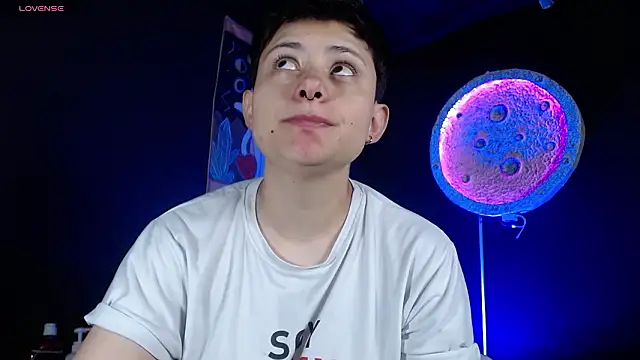 girl intense444 online show from March 13, 2026, 12:43 pm