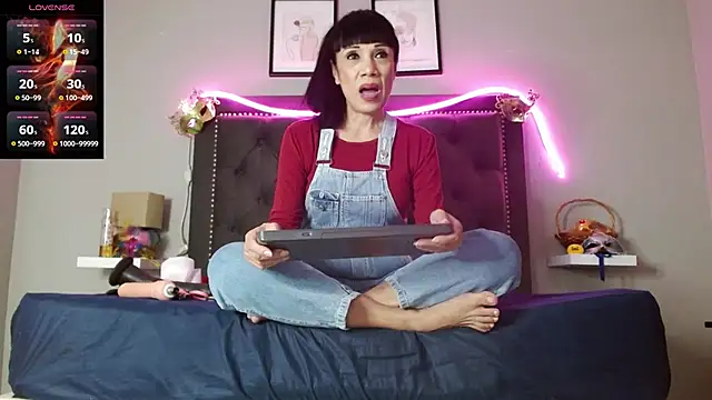 CharlotteLemke online show from November 27, 2025, 2:06 pm