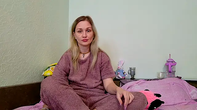 Snapshot of ModelEva chatting on March 27, 2026, 11:33 am ModelEva online show from March 27, 2026, 11:33 am