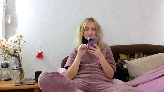 Snapshot of ModelEva chatting on October 29, 2025, 10:58 am ModelEva online show from October 29, 2025, 10:58 am