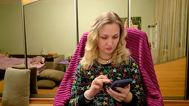ModelEva online show from April 26, 2026, 1:08 pm