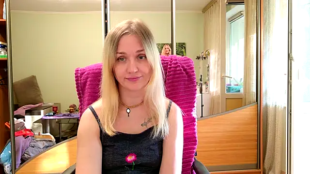 ModelEva online show from May 21, 2026, 3:20 pm