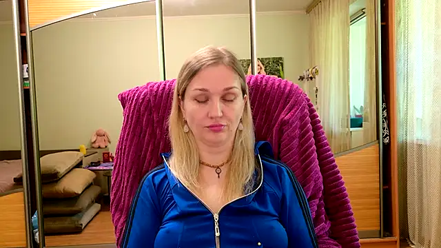 ModelEva online show from May 8, 2026, 9:13 am