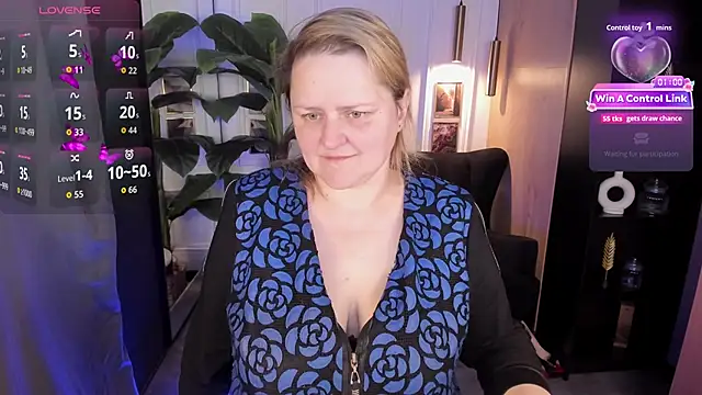ScarlettSoft online show from May 11, 2026, 5:42 am