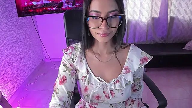 Snapshot of PaulinaBelushi chatting on April 15, 2026, 9:04 pm PaulinaBelushi online show from April 15, 2026, 9:04 pm