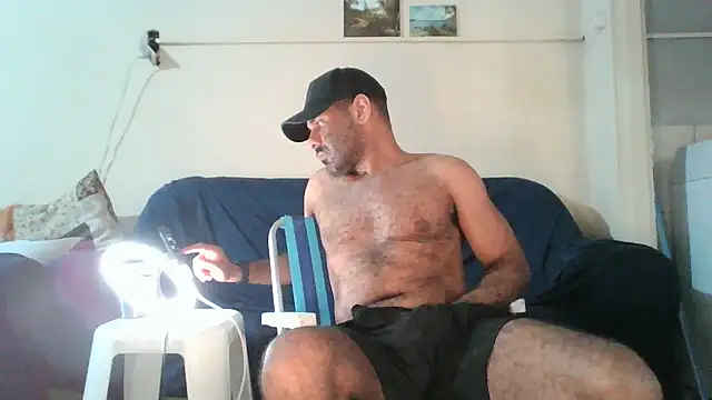 Snapshot of MILITARS chatting on May 7, 2026, 6:39 am MILITARS online show from May 7, 2026, 6:39 am