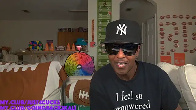 Snapshot of boomboomr00m chatting on October 10, 2025, 12:22 am boomboomr00m online show from October 10, 2025, 12:22 am