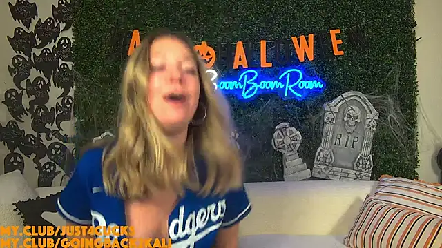 Snapshot of boomboomr00m chatting on November 2, 2025, 4:39 am boomboomr00m online show from November 2, 2025, 4:39 am