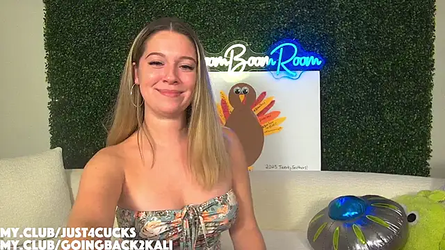 Snapshot of boomboomr00m chatting on November 15, 2025, 2:15 am boomboomr00m online show from November 15, 2025, 2:15 am