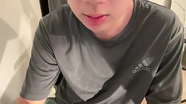 Snapshot of alextang2005 chatting on February 20, 2026, 6:26 am alextang2005 online show from February 20, 2026, 6:26 am