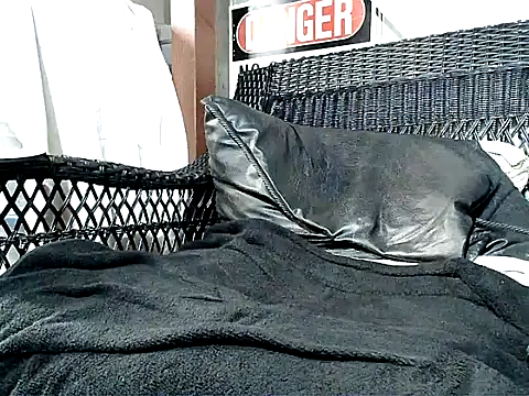 Snapshot of HungHawaiian808@xh chatting on October 31, 2025, 11:00 pm HungHawaiian808xh online show from October 31, 2025, 11:00 pm