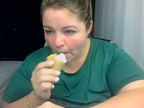 Snapshot of cute__cherry chatting on July 25, 2026, 10:16 pm cute cherry online show from July 25, 2026, 10:16 pm