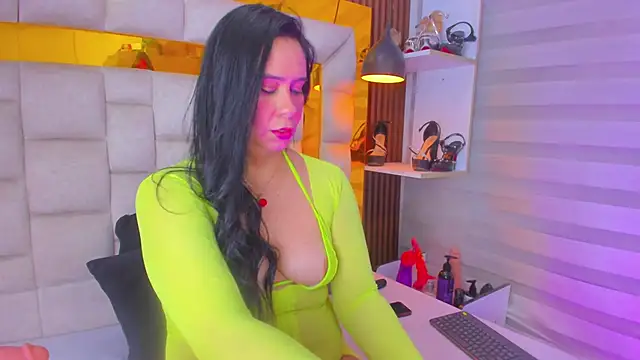 Snapshot of bigass_monic chatting on February 10, 2026, 2:43 am bigass monic online show from February 10, 2026, 2:43 am