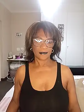 Snapshot of Hotgrannyx chatting on October 21, 2025, 4:01 am Hotgrannyx online show from October 21, 2025, 4:01 am