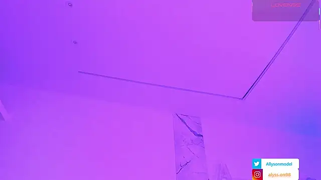 Snapshot of alysson_18 chatting on May 30, 2026, 2:12 pm alysson 18 online show from May 30, 2026, 2:12 pm