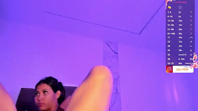 alysson 18 online show from October 30, 2025, 1:42 pm