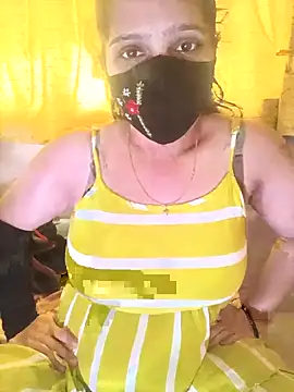 Snapshot of Rising_Smiler chatting on October 29, 2025, 6:23 am Rising Smiler online show from October 29, 2025, 6:23 am