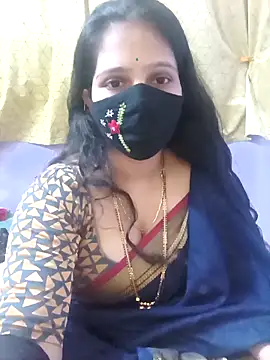 Snapshot of Rising_Smiler chatting on October 28, 2025, 5:34 pm Rising Smiler online show from October 28, 2025, 5:34 pm