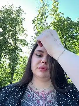 Snapshot of MommyDimitrescu_ chatting on June 19, 2026, 9:26 am MommyDimitrescu online show from June 19, 2026, 9:26 am