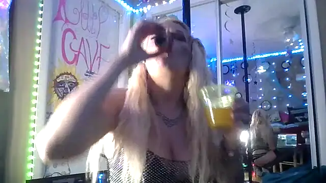 Snapshot of marilyn420 chatting on May 3, 2026, 4:50 am marilyn420 online show from May 3, 2026, 4:50 am