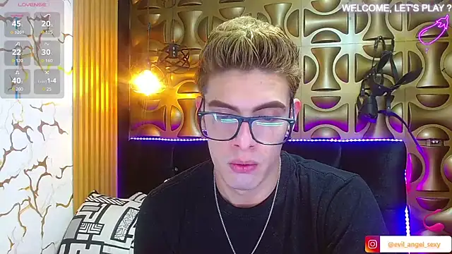 angel sexyevil online show from November 28, 2025, 12:27 pm