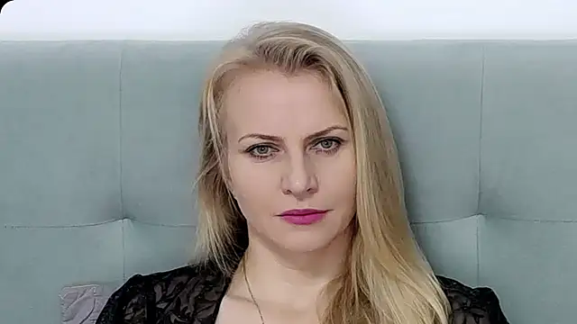 Snapshot of K__Adrienne chatting on November 21, 2025, 6:34 am K Adrienne online show from November 21, 2025, 6:34 am