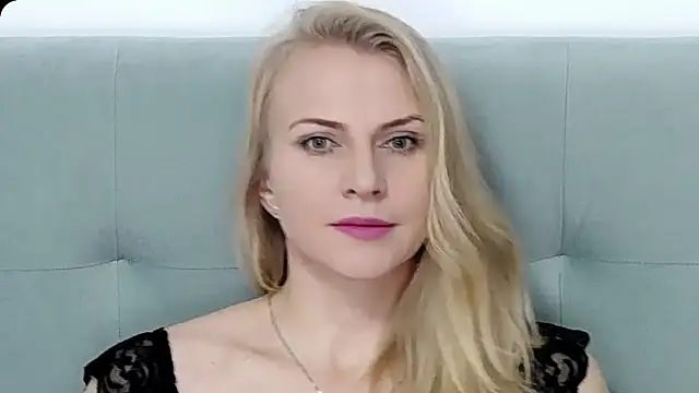 Snapshot of K__Adrienne chatting on November 27, 2025, 5:52 am K Adrienne online show from November 27, 2025, 5:52 am