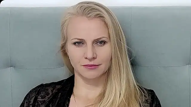 Snapshot of K__Adrienne chatting on October 4, 2025, 5:31 am K Adrienne online show from October 4, 2025, 5:31 am