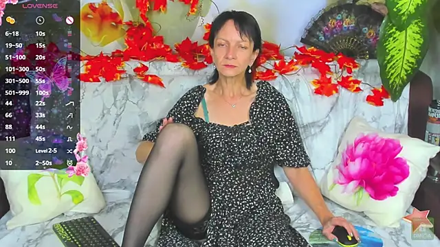 Snapshot of SelinaMoore chatting on September 14, 2025, 4:51 pm SelinaMoore online show from September 14, 2025, 4:51 pm