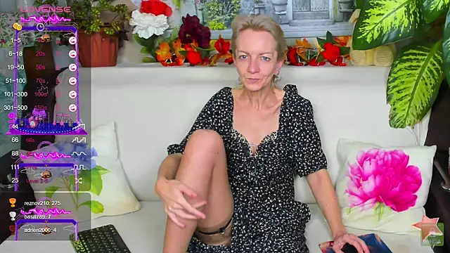 Snapshot of SelinaMoore chatting on March 13, 2025, 3:17 pm SelinaMoore online show from March 13, 2025, 3:17 pm