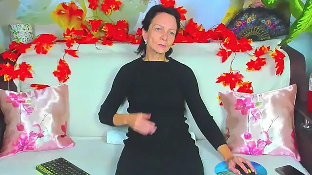 Snapshot of SelinaMoore chatting on September 25, 2025, 3:40 pm SelinaMoore online show from September 25, 2025, 3:40 pm