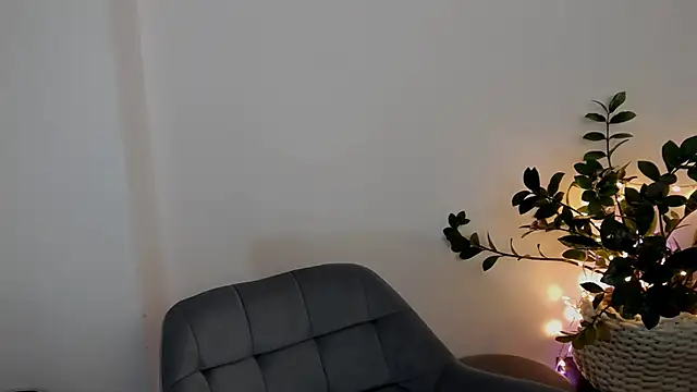 Snapshot of Xentthia chatting on November 3, 2025, 9:02 am Xentthia online show from November 3, 2025, 9:02 am