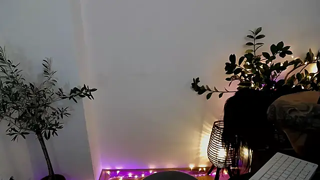 Snapshot of Xentthia chatting on November 20, 2025, 3:56 pm Xentthia online show from November 20, 2025, 3:56 pm