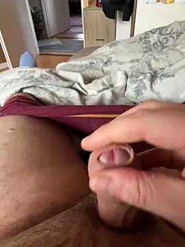 Snapshot of Tomi2244 chatting on February 16, 2025, 3:27 pm Tomi2244 online show from February 16, 2025, 3:27 pm